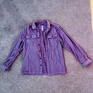 Patagonia 100% organic cotton button down shirt, men’s size small